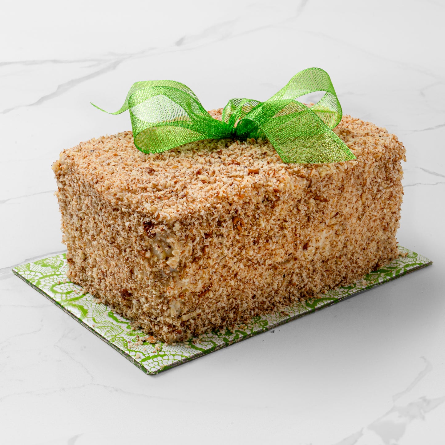 Pastel de Plátano con Crema Pastelera cubierto en Nuez