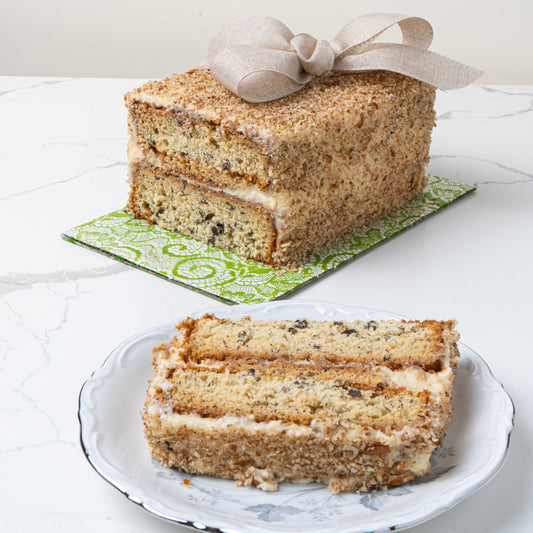 Pastel de Plátano con Crema Pastelera cubierto en Nuez