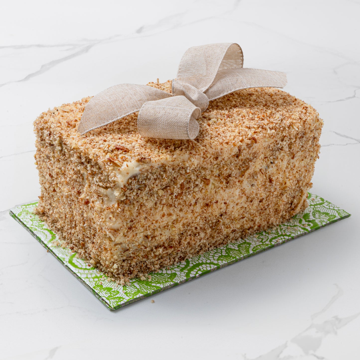Pastel de Nuez con Crema Pastelera cubierto en Nuez